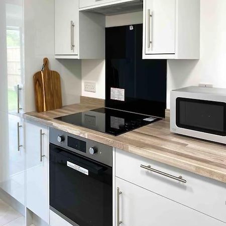 Modern Flat Near Train Station With Free Parking Apartment Cambridge  Bagian luar foto