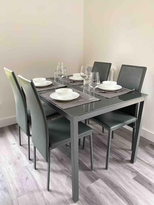 Modern Flat Near Train Station With Free Parking Apartment Cambridge  Bagian luar foto