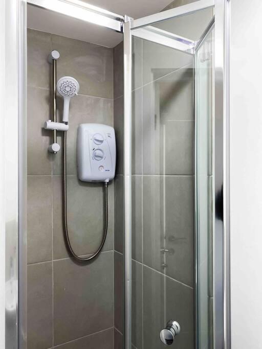 Modern Flat Near Train Station With Free Parking Apartment Cambridge  Bagian luar foto