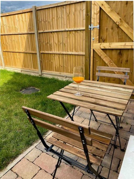 Modern Flat Near Train Station With Free Parking Apartment Cambridge  Bagian luar foto