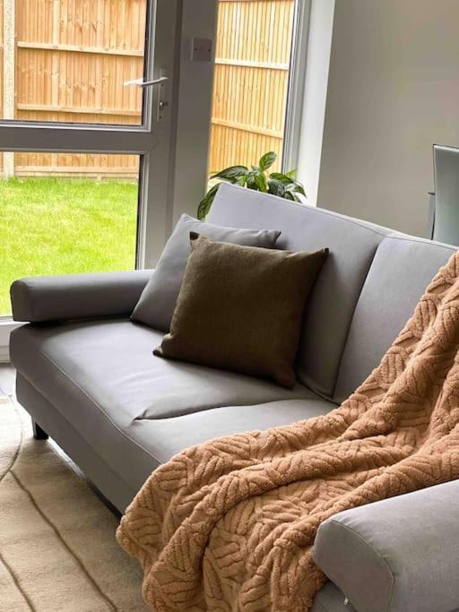 Modern Flat Near Train Station With Free Parking Apartment Cambridge  Bagian luar foto