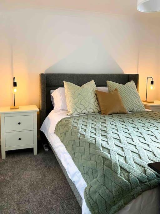 Modern Flat Near Train Station With Free Parking Apartment Cambridge  Bagian luar foto