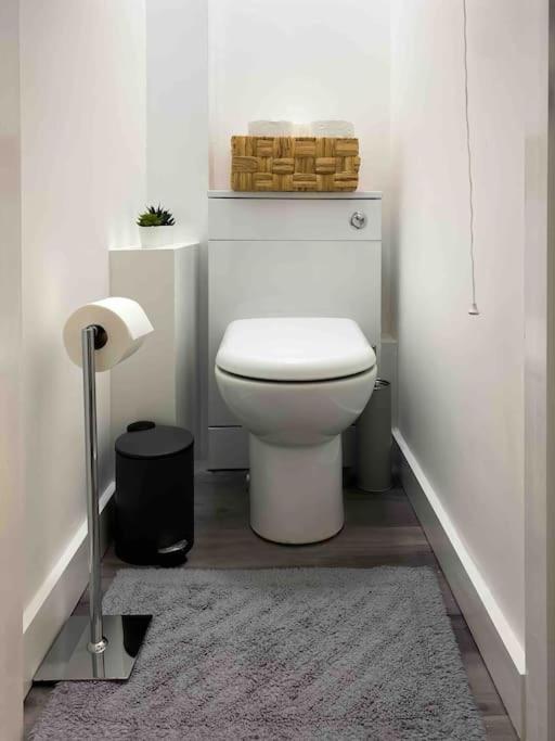Modern Flat Near Train Station With Free Parking Apartment Cambridge  Bagian luar foto