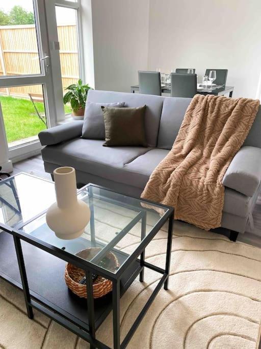 Modern Flat Near Train Station With Free Parking Apartment Cambridge  Bagian luar foto