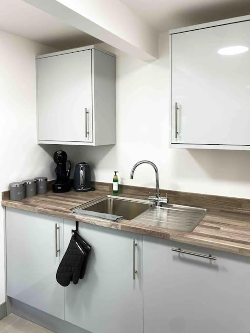 Modern Flat Near Train Station With Free Parking Apartment Cambridge  Bagian luar foto