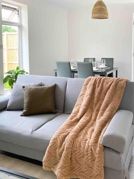 Modern Flat Near Train Station With Free Parking Apartment Cambridge  Bagian luar foto