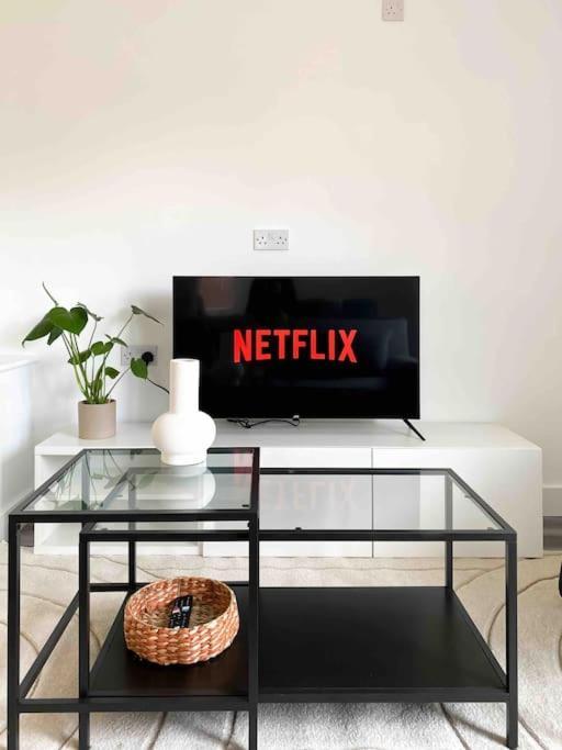 Modern Flat Near Train Station With Free Parking Apartment Cambridge  Bagian luar foto