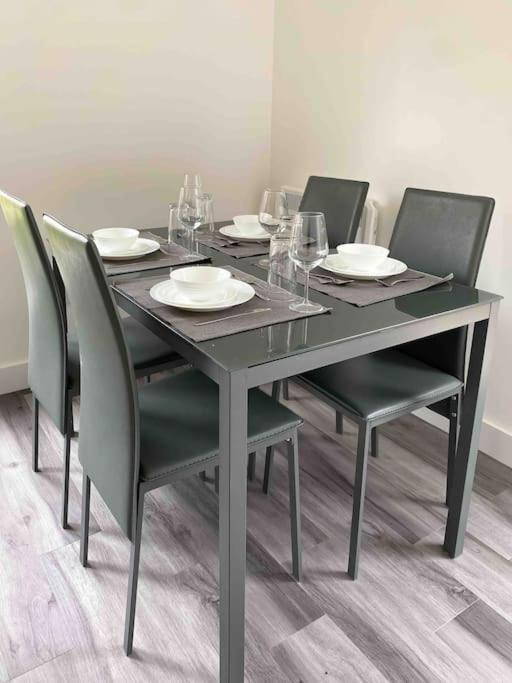 Modern Flat Near Train Station With Free Parking Apartment Cambridge  Bagian luar foto